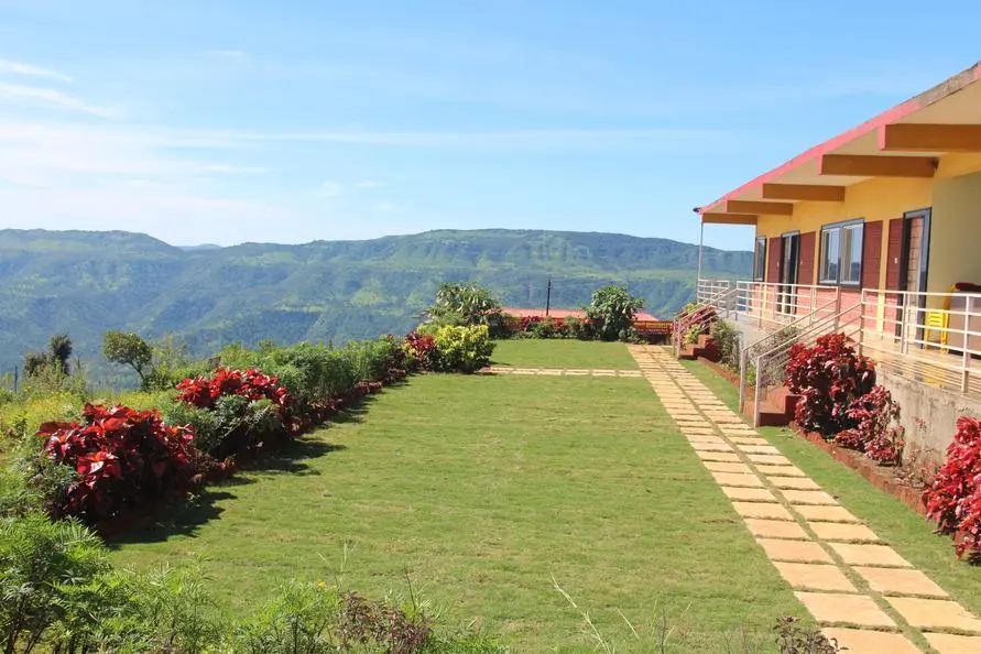 Top Hill Agro Tourism, Tapola main building